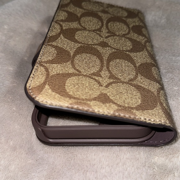 Iphone 15 Pro Max Folio In Signature Canvas - Picture 7 of 9